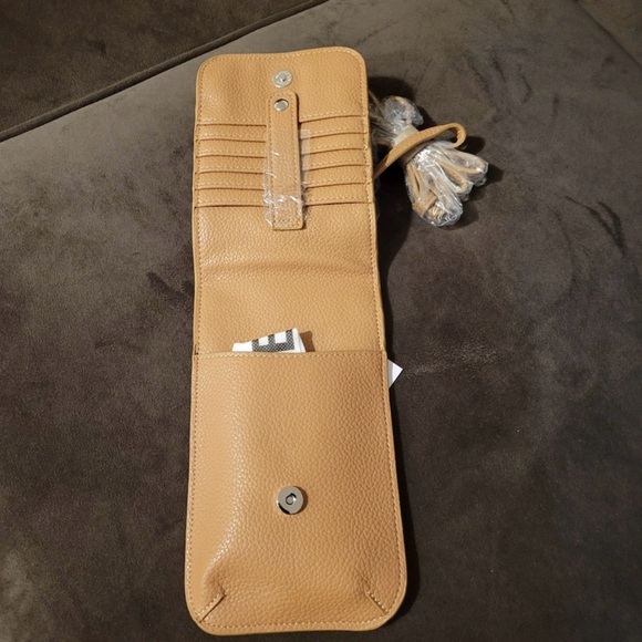 NWT~ Co Lab Vegan Leather Phone
& Card Crossbody / Color: Camel - Picture 3 of 8